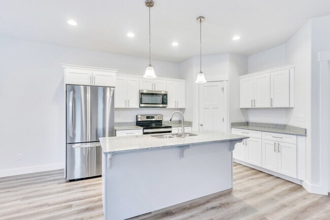 1613 N 3740 W