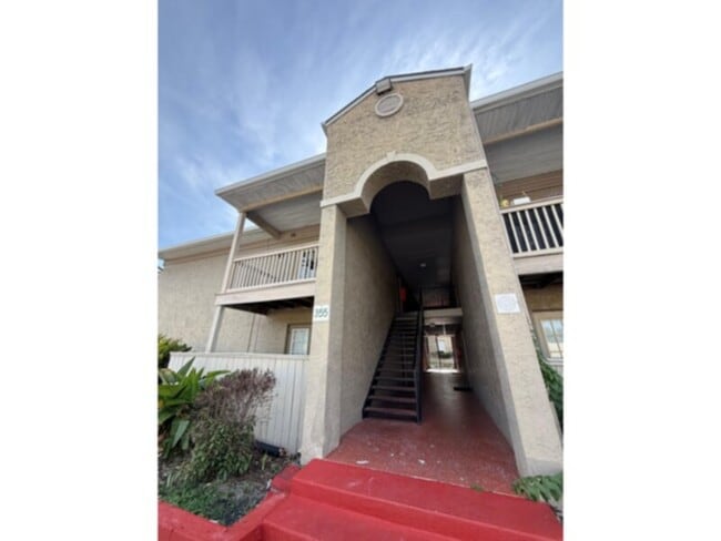 Building Photo - 2 bedrooms 1 bathroom condo in Serravela