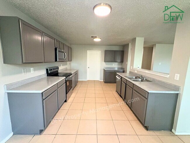 Photo - Spacious 4-Bedroom Home with Fireplace & Large Backyard in SW Fort Worth