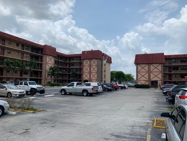 Photo - 1335 W 68th St Unit 102