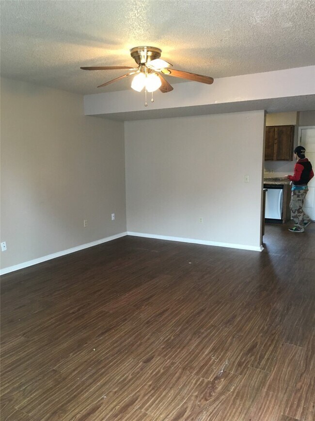 Photo - 1057 W Eagle St
