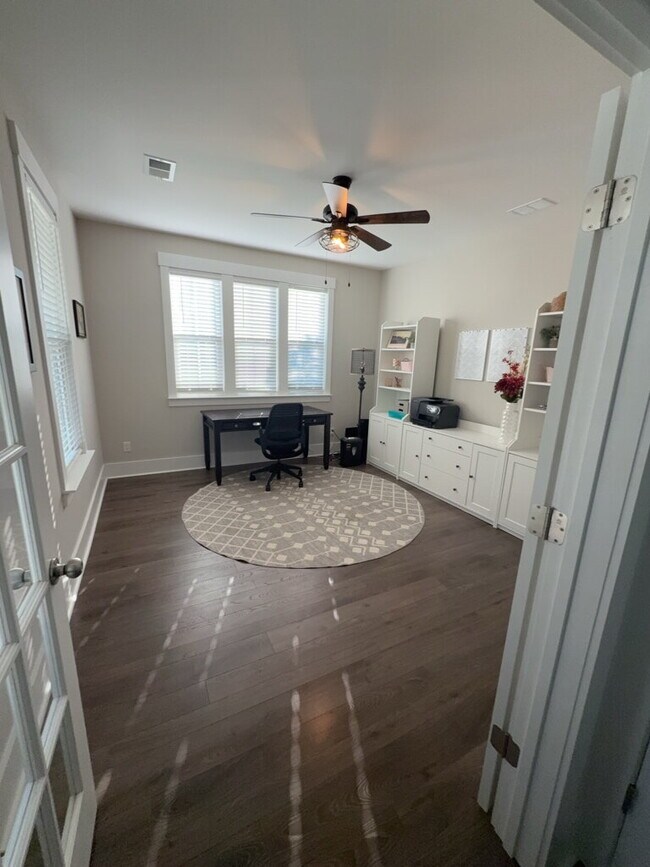 Photo - 393 Oak Park St