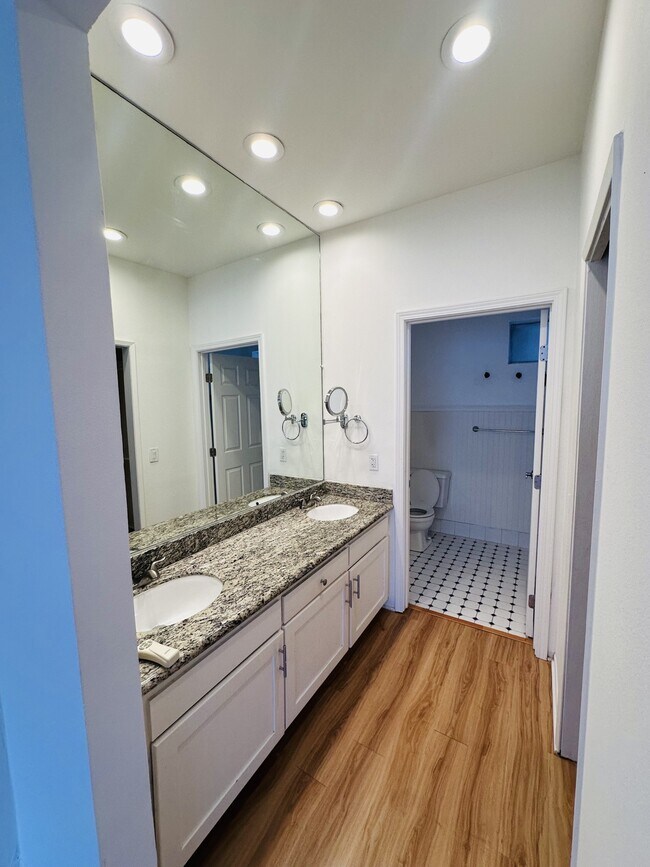 Master Bathroom - 817 10th St