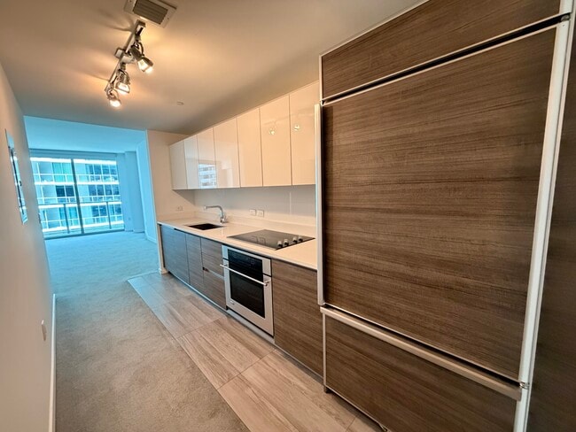 Building Photo - 1100 S Miami Ave Unit 2106