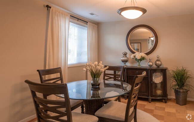 2BR, 2BA - 1259 SF - Ruxton Village Apartments