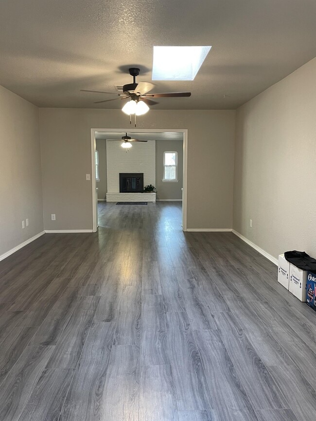 Photo - 1600 Cambridge Dr