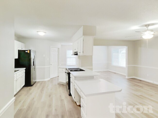 Photo - 437 Bradford Cir