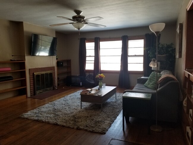 Photo - 836 W Knapp Ave