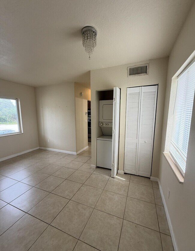 Photo - 578 NE 20th St Unidad 10e