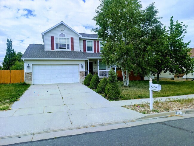 749 Country Club Dr