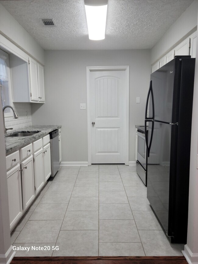 Photo - 667 Roebling Rd