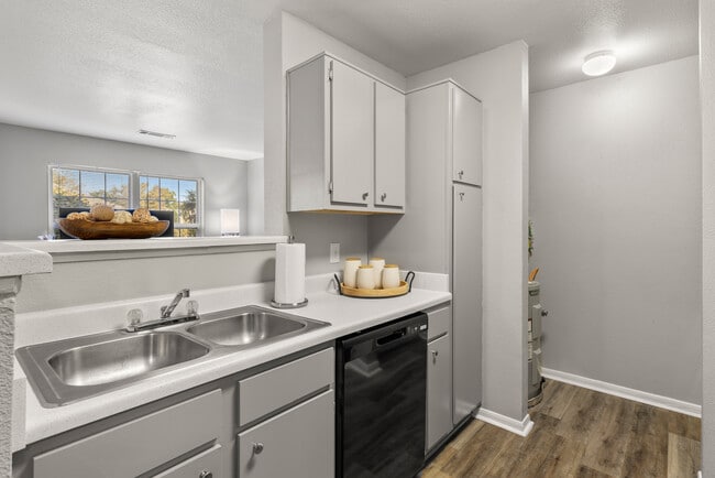 Sunset Pointe Apartments