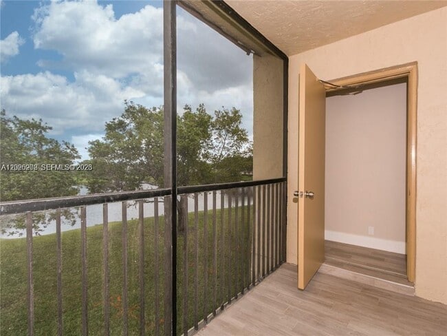 Photo - 436 Lakeview Dr Unit 203