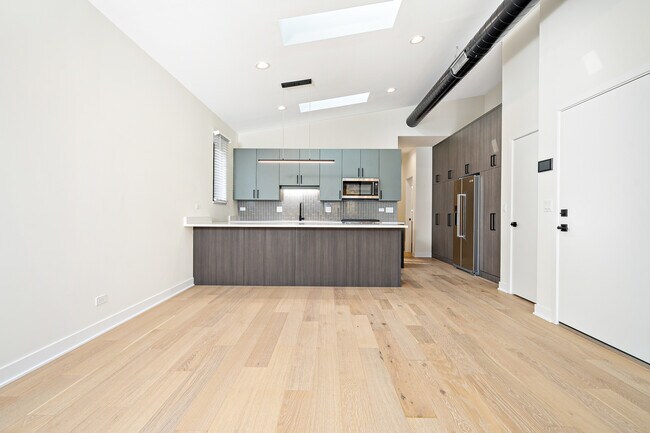 Photo - 4706 Malden St Unit 3North