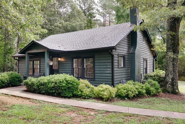 Building Photo - 505 Cherokee Rd