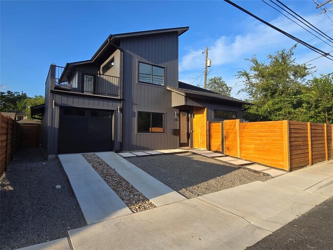 Photo - 1112 W N Loop Blvd