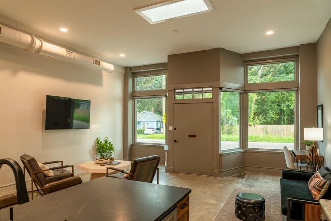 Photo - 612 W 8th Ave