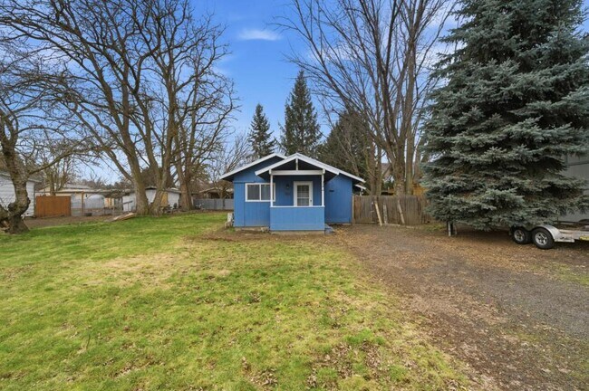 Photo - 355 W 6th St