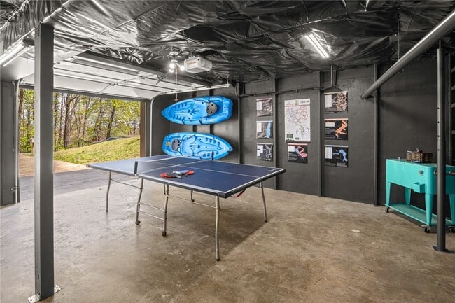 Building Photo - 2 Southport Ln