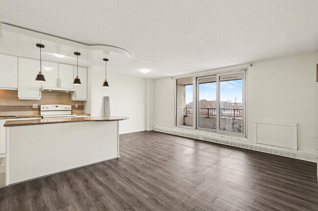 Photo - 1785 Frobisher Ln