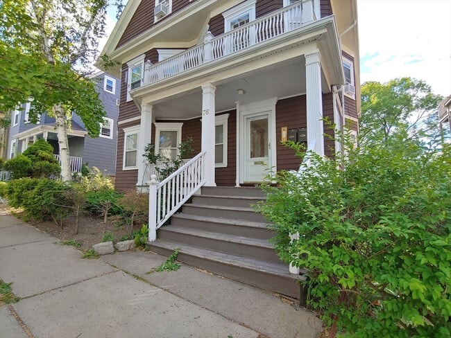 Building Photo - 76 Wenham St Unit 2