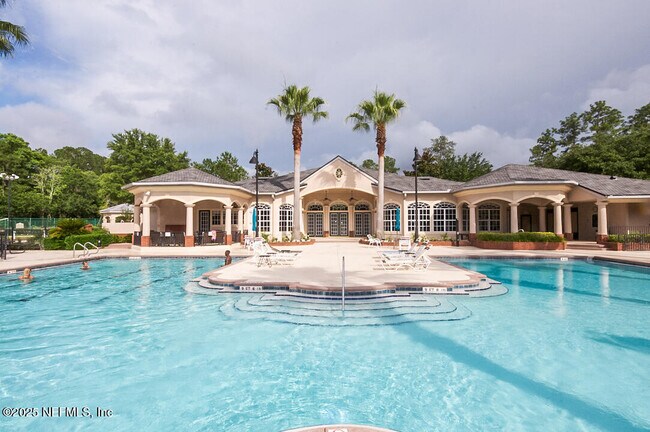 Building Photo - 13810 Sutton Park Dr N Unit 839