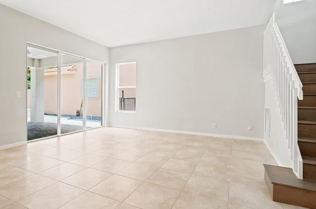 Photo - 207 Isle Verde Way