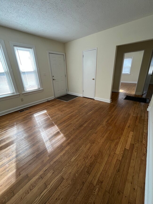 Photo - 300 Chamberlain St