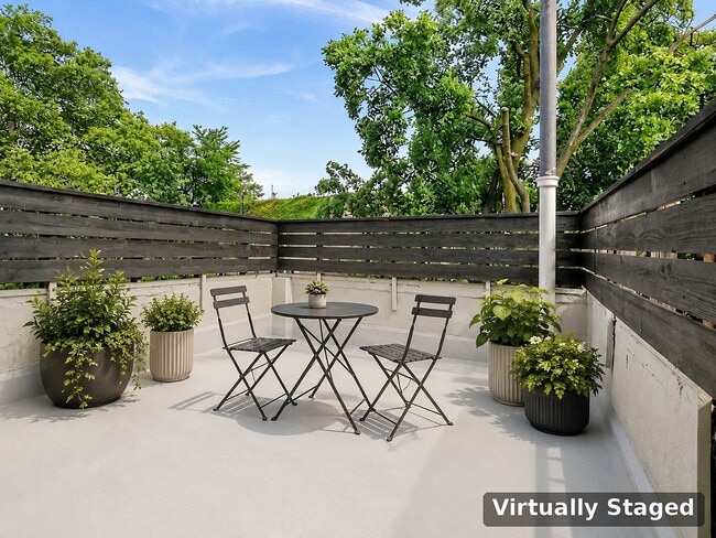 Photo - 1297 Bergen St