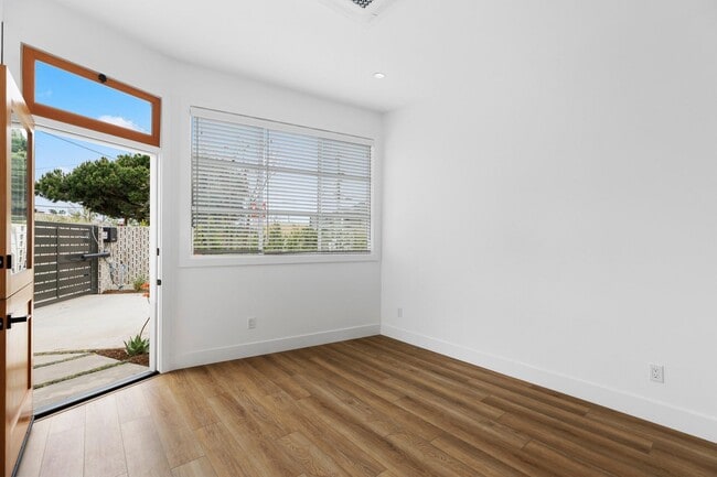 Photo - Carr- 1636-1638 Santa Ana Unit 1638