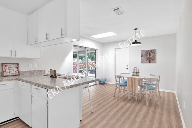 Photo - 131 Holmes Blvd NW