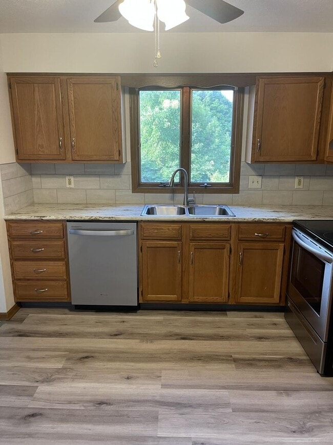 Photo - 7386 Eisenhower Dr