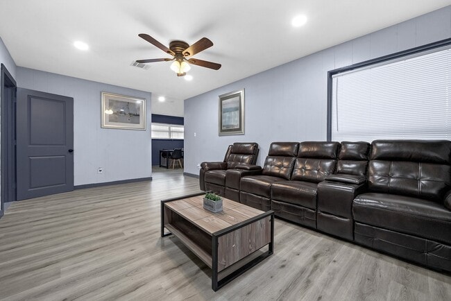 Photo - 11103 Greenwillow Dr