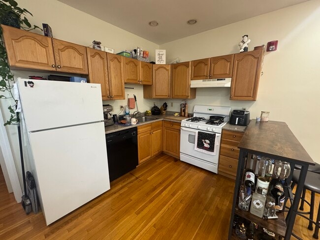 Photo - 292 Beacon St Apartments Unit 1