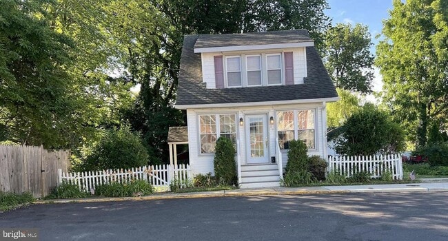 19 Snowden Ave
