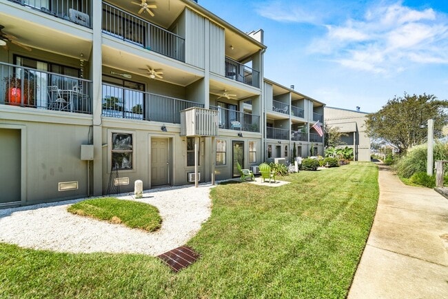 Building Photo - MAN-710S Unit 43