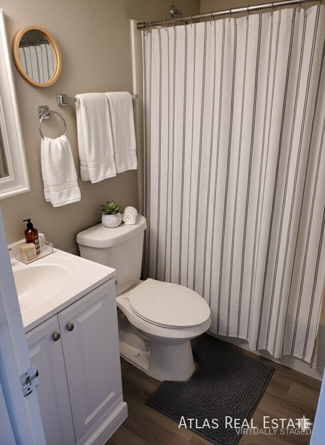 Photo - 4414 N Chestnut St Unit 3