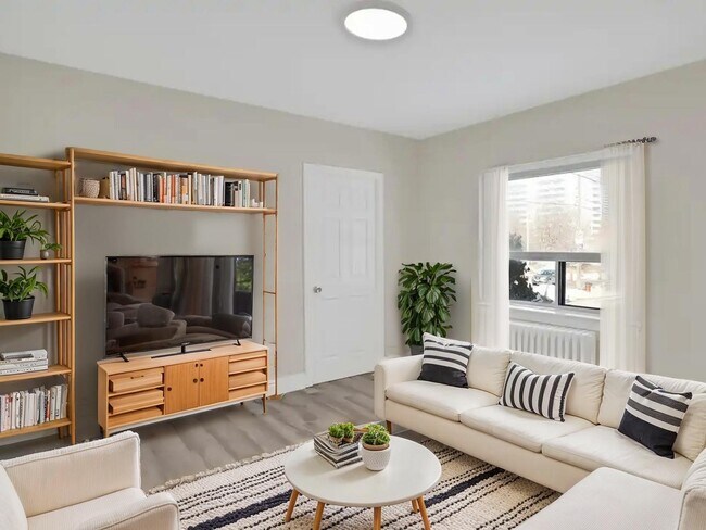 Photo - 166 Eastbourne Ave