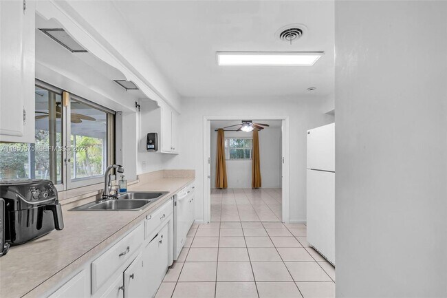 Photo - 781 NW 66th Ave