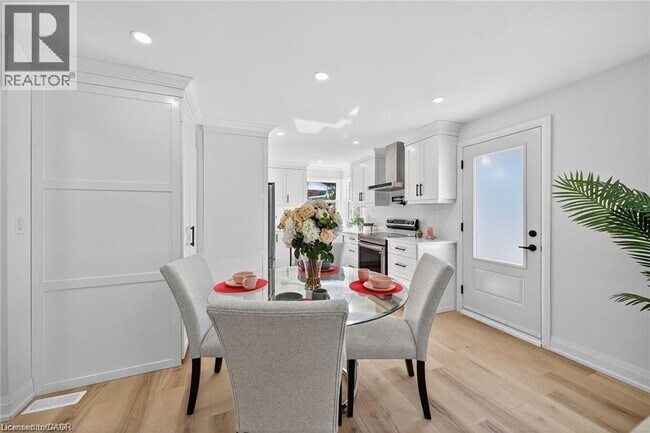 Photo - 175 E 45th St