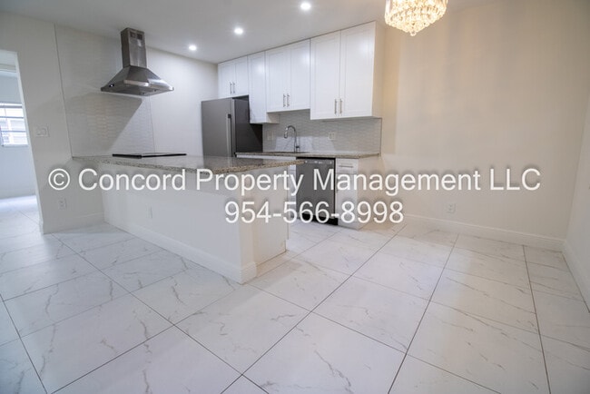 Building Photo - Stunning Upated 2 bedroom, 1 bath in Sailb... Rental