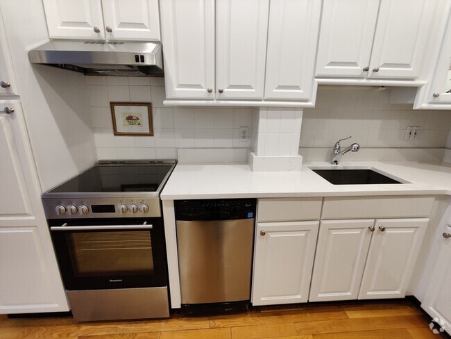 Building Photo - 394 Marlborough St Unit 3 Rental