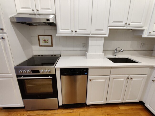 Building Photo - 394 Marlborough St Unit 3 Rental