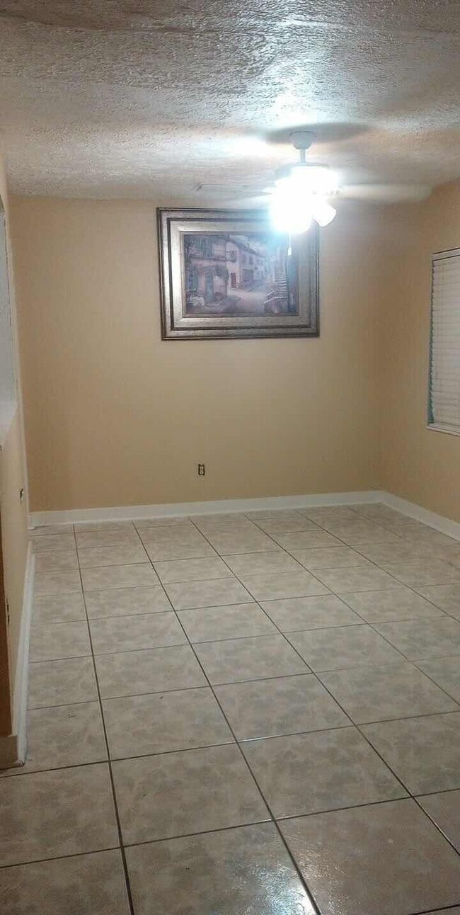 4715 Town N Country Blvd