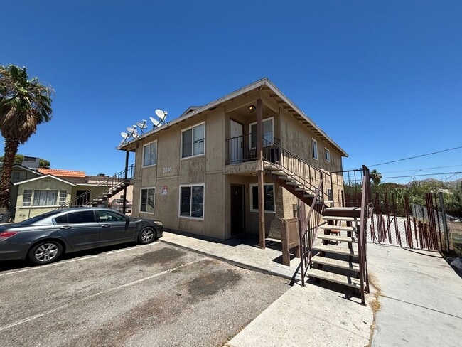 Building Photo - 2036 Crawford St Unit 1 Rental