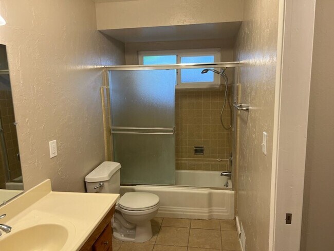 Photo - TOWNCOUNTR Unidad 2040 towne & country