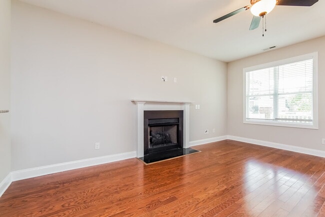 Photo - 45 Oakton Dr