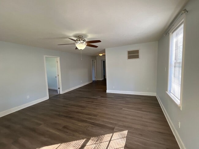 Photo - Charming, Spacious 3 bedroom 2 bath