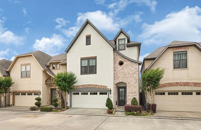 1531 Woodbend Park W
