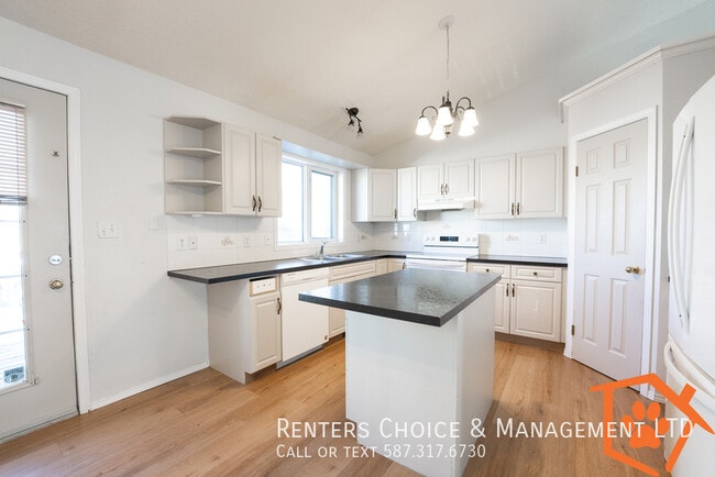 Photo - 5 bedroom, Pet Friendly With Garage, Near Schools BONUS INCENTIVE!